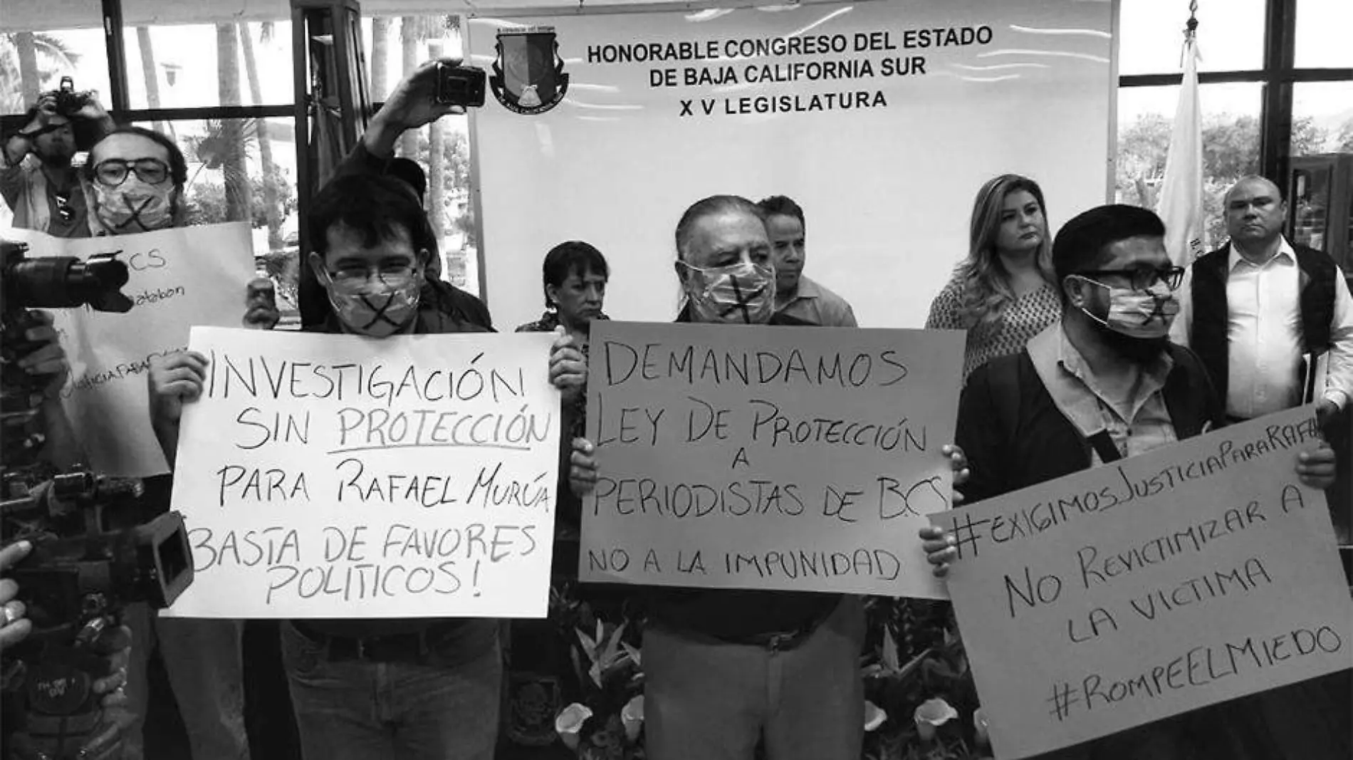 Protesta prensa en Congreso